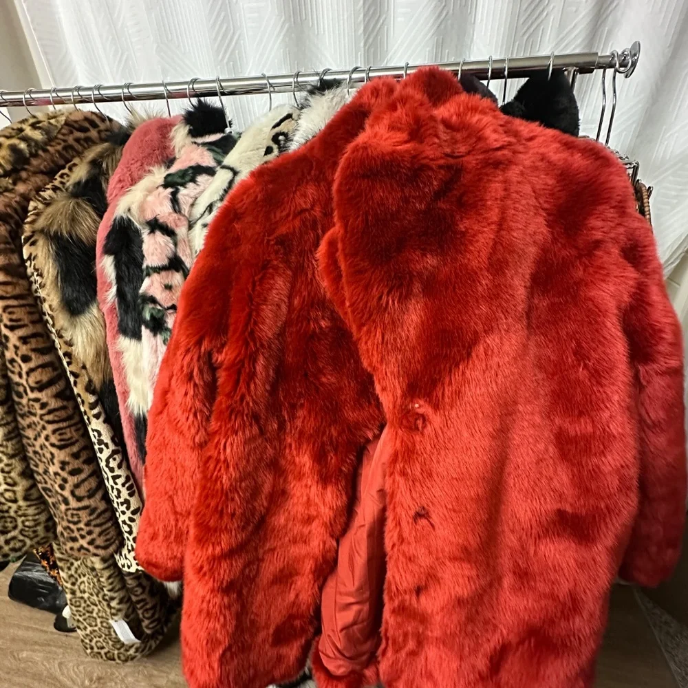 H&M RED FUR FAUX FUR COAT WINTER COAT - Picture 3 of 7